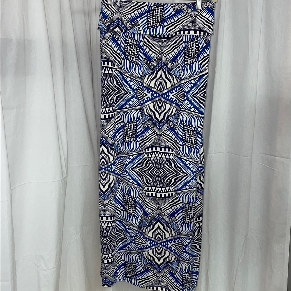 NWT Olive & Oak Geometric Navy/Cobalt & White Maxi Skirt.  Elastic Waist.  Large